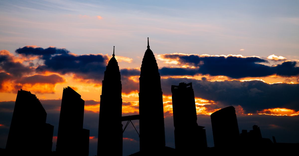 Local SEO Cyberjaya: Boost Rankings in Kuala Lumpur & Malaysia Dramatic silhouette of Kuala Lumpur's skyline with Petronas Towers at sunset.