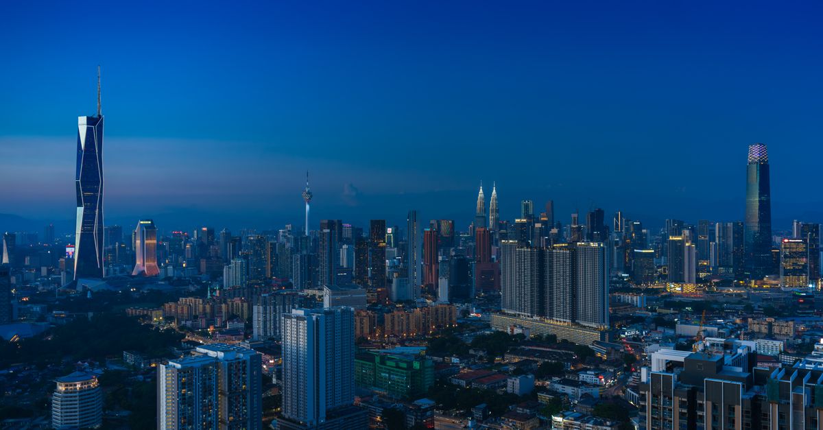 Discover the vibrant Kuala Lumpur skyline featuring iconic landmarks in the evening glow.