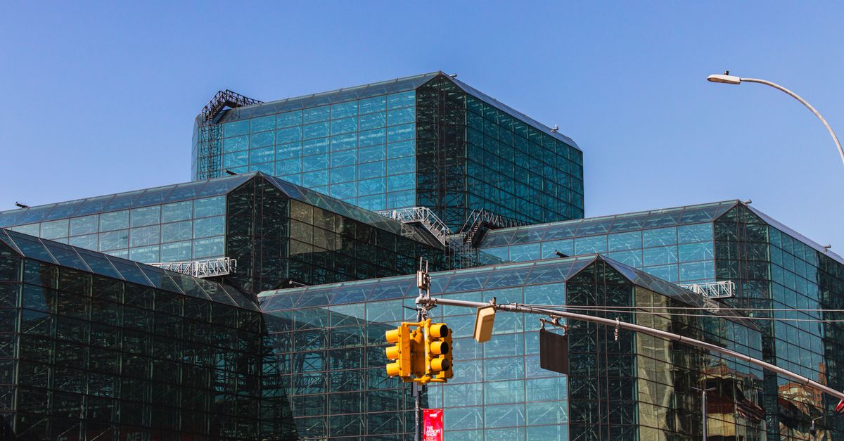 Scale Without the Server Room: How Cloud IT Infrastructure Enables Rapid Business Growth Across New York A striking view of the glass facade of the Javits Center in Manhattan, New York City.